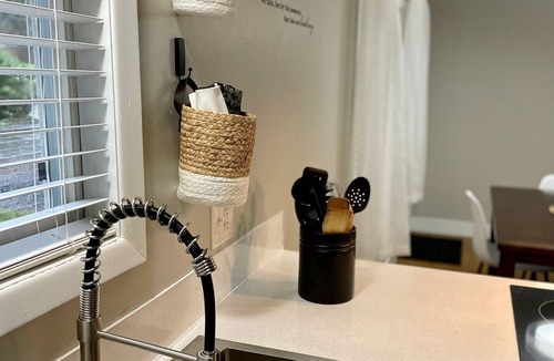 Bull Mountain House | The Applewood Suite - Walk to Hiking Trails!