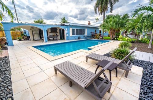 North Central Hollywood Villa | The Aqua Villa
