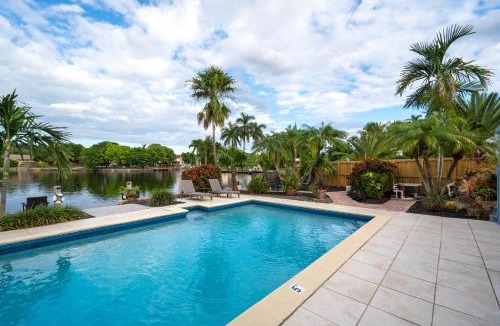North Central Hollywood Villa | The Aqua Villa