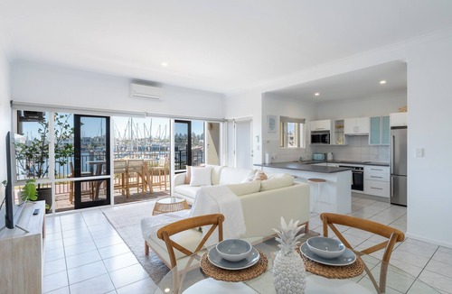 North Haven Apartment | 'The Aquarium' Waterfront Apartment