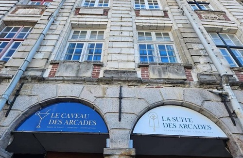 Arras Apartment | The Arcades suite