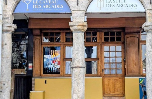 Arras Apartment | The Arcades suite