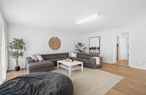 McLaren Vale House | The Arches ~ Style, location and spacious living!