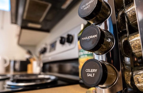 Lower Queen Anne Apartment | The Arena in Lower Queen Anne | 29 Nights