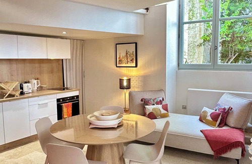 Nimes City Centre House | The Arena's Pavillon 4*: parking - rooftop - AC