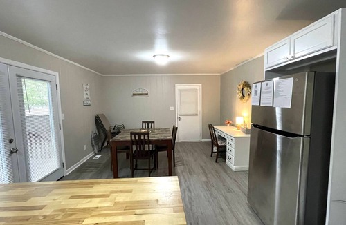 New Castle House | The Argonne/Stylish Contemporary Comfortable