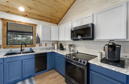 Grapetown House | The Armadillo Cabin | Great Back Porch