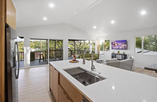 Marble Falls House | The Armadillo Villa! Hillside Haven with a Panoramic View of the Colorado River