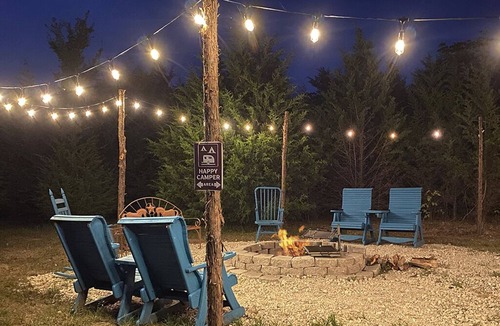 Wills Point Cabin | The Arrowhead Tipi Resort - Spirit Warriors - Nomadic Tipis on Lake Tawakoni