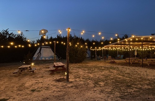 Wills Point Cabin | The Arrowhead Tipi Resort - Many Moons - Nomadic Tipis on Lake Tawakoni