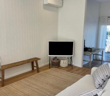 Boreen Point Apartment | The Art Gallery Boreen Point