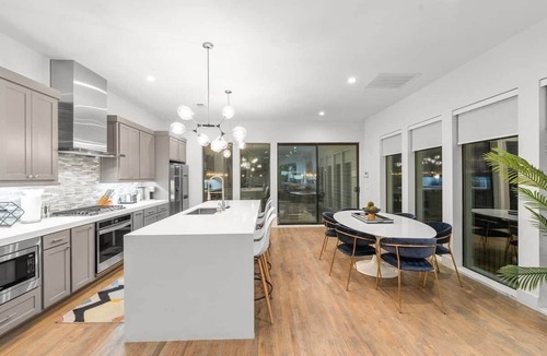 Fort Worth House | The Art House Luxury Modern 3BR Near TCU, Dickies & Stockyardsn3 kings, 1 futon
