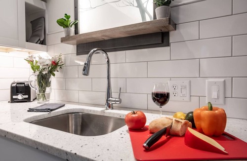 Indianapolis Condo | The Art Loft @Keystone Modern 1 Bed/1BA Studio