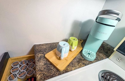 Inner Harbour Apartment | The Art Studio | free parking