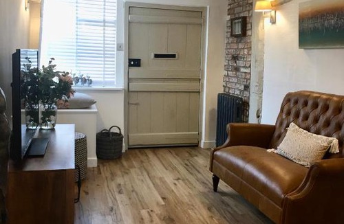 Henley-in-Arden Apartment | The Art Studio