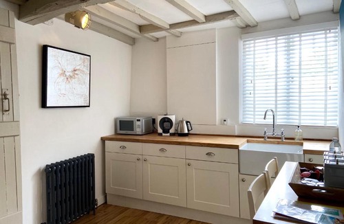 Henley-in-Arden Apartment | The Art Studio