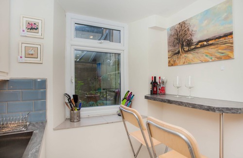 Bath Apartment | The Art Studio - stylish city accommodation