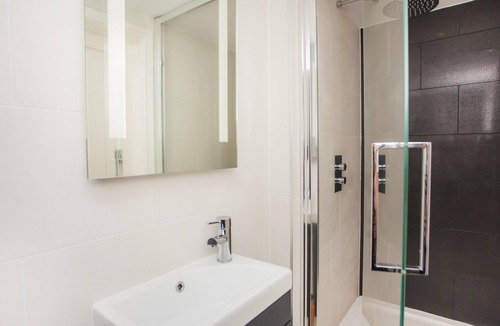 Bath Apartment | The Art Studio - stylish city accommodation