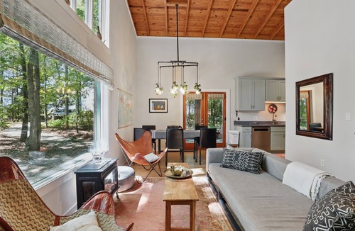 Athens House | The Artful Bungalow w/Loft