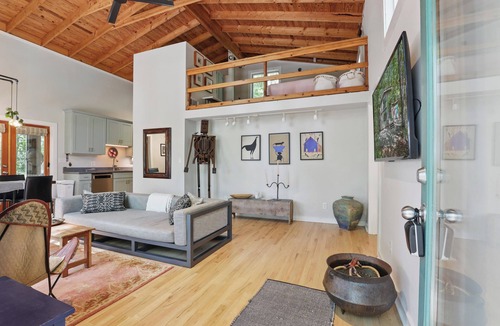 Athens House | The Artful Bungalow w/Loft