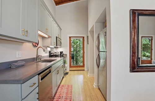 Athens House | The Artful Bungalow w/Loft