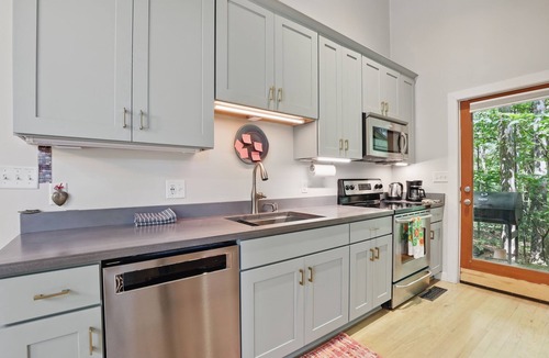 Athens House | The Artful Bungalow w/Loft