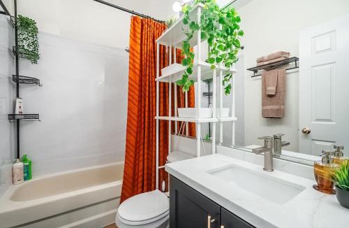 Fashion District House | The Artist Loft Trendy 2BR Condo with Parking