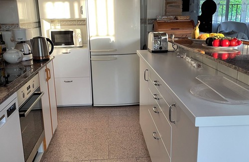Caudete Villa | The artist's house, 3 bedrooms, 6 guests, private pool, garden, air conditioning
