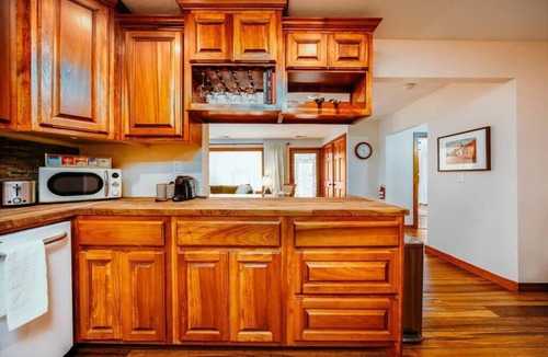 Fayetteville House | The Artist's Retreat