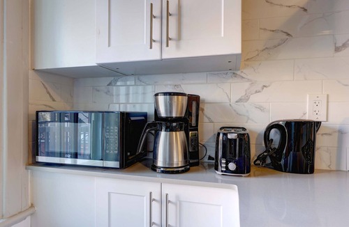 Hochelaga Apartment | The Artist - Subway nearby - Parking available