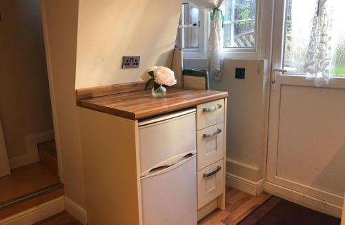 Woking Apartment | The Artist’s Hideaway.