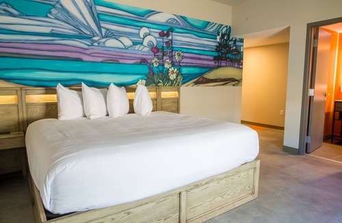 Queens Square Hotel | The Arts Hotel