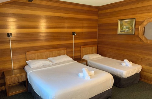 Wahroonga Hotel | The Ascot Motel