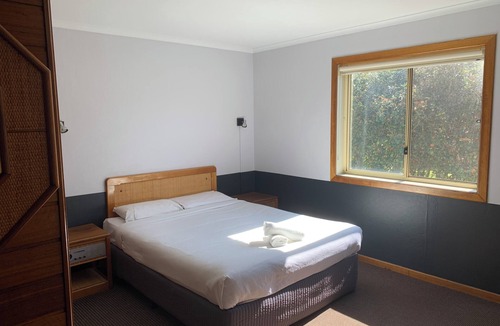 Wahroonga Hotel | The Ascot Motel