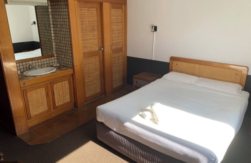 Wahroonga Hotel | The Ascot Motel