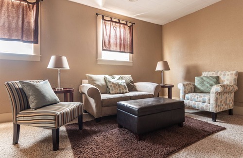 Fairbury Apartment | The Ashford 1BR apartment in historic downtown