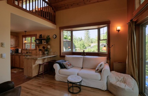 Siskiyou-Hargadine Historic District Cottage | The Ashland Cottage, walk to town