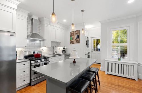 St. Marks Condo | 🎖The Ashmont Suite - Close to Subway + Downtown🎖