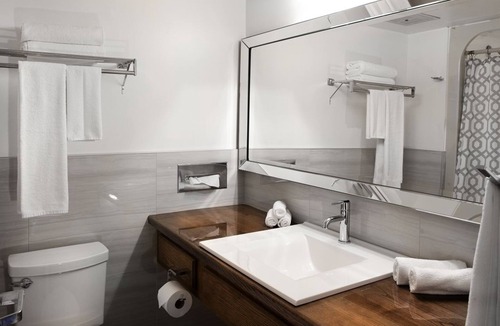 Bayfield Hotel | The Ashwood