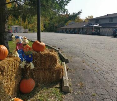 Bayfield Hotel | THE ASHWOOD INN