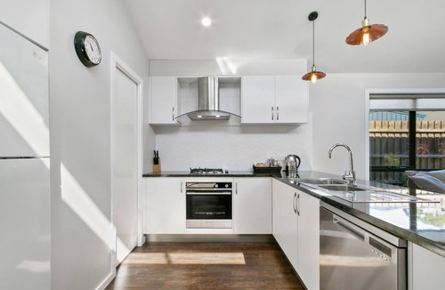 Sale Hotel | The Aspen & Apartments