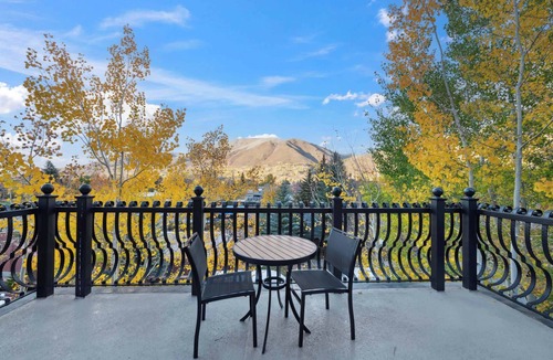 Downtown Condo | The Aspen Mountain Residences 31C