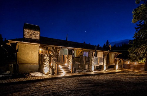 Divide Apartment | The Aspen Suite - Private Fire Pit, Forest & Mountain View