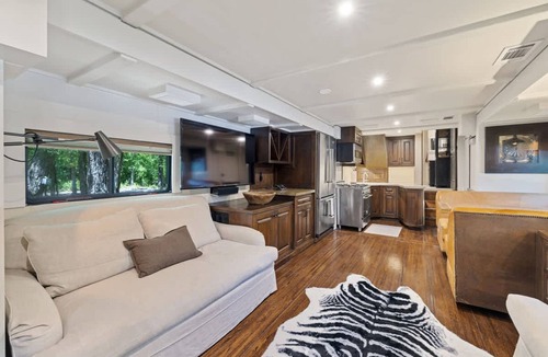Austin Villa | The Aspen Unit in Austin