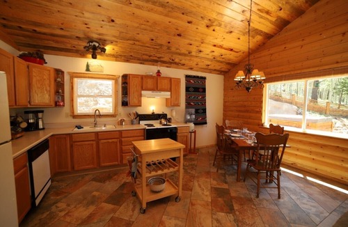 Rainbow Valley Cabin | The Aspen Valley Hideaway - A Perfect Hub to Hiking and Tourist Attractions!