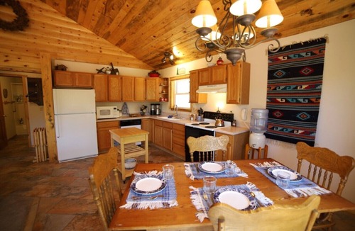 Rainbow Valley Cabin | The Aspen Valley Hideaway - A Perfect Hub to Hiking and Tourist Attractions!