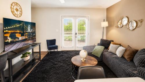 Shannon House | The Atlas Townhome Hoover Luxury 2BR