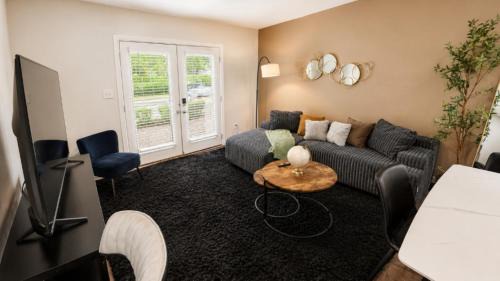 Shannon House | The Atlas Townhome Hoover Luxury 2BR