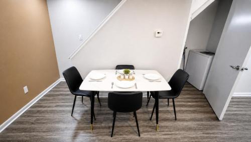 Shannon House | The Atlas Townhome Hoover Luxury 2BR
