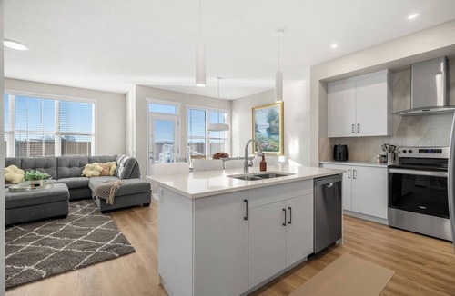 Southeast Calgary House | The Atrium | 2500 sqft | 2 Suites | Pet Friendly